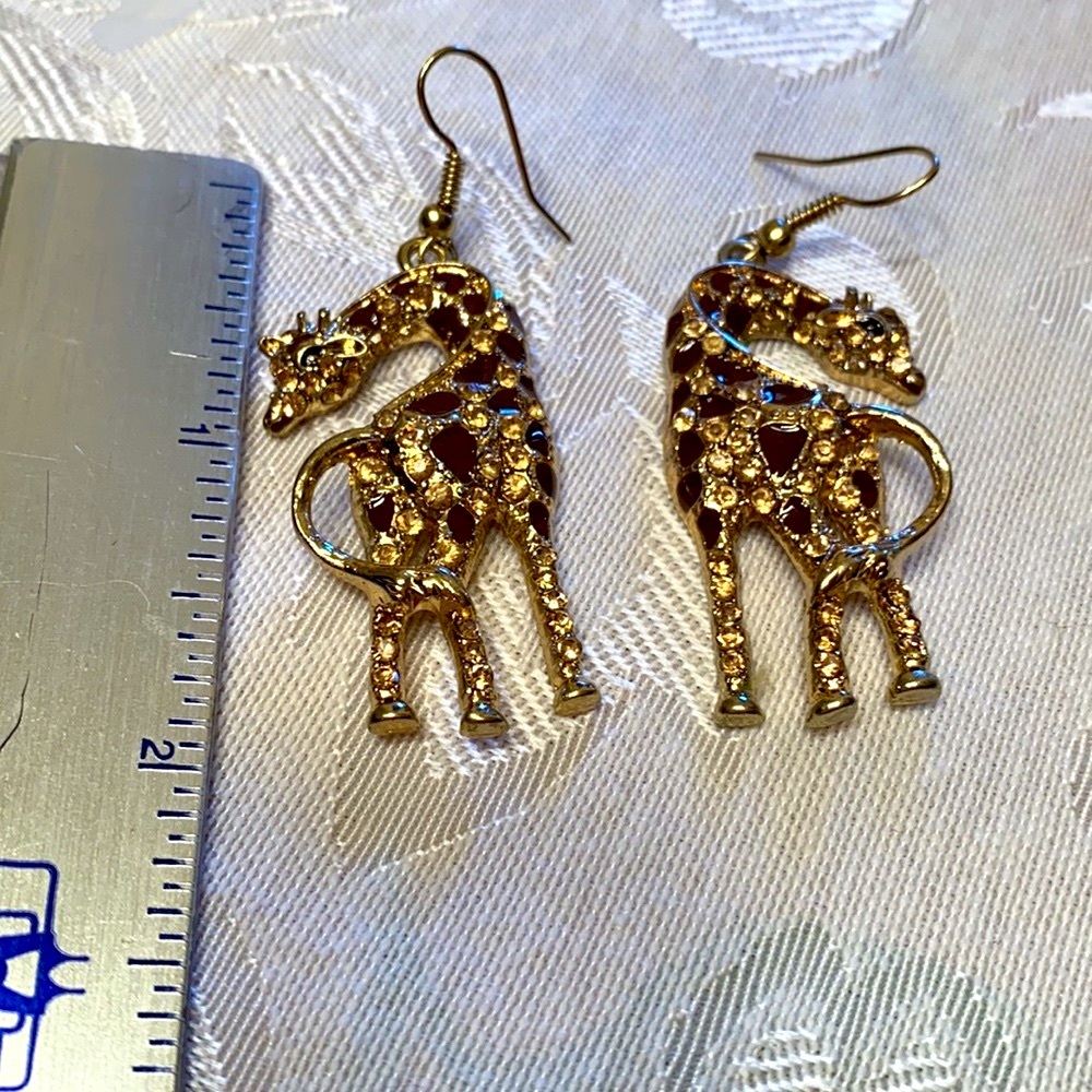 Giraffe earring. Aprx 2” drop - Picture 5 of 5